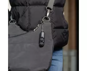 Osobní alarm SABRE RED - s kroužkem na klíče, 120dB alarm, černý