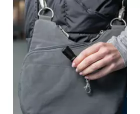 Obranný sprej SABRE Mighty Discreet, UV marker, spona na klíče, černý