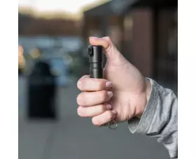 Obranný sprej SABRE Mighty Discreet, UV marker, spona na klíče, černý