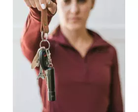 Obranný sprej SABRE Mighty Discreet, UV marker, spona na klíče, černý