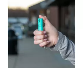 Obranný sprej SABRE Mighty Discreet, UV marker, spona na klíče, mátově zelený