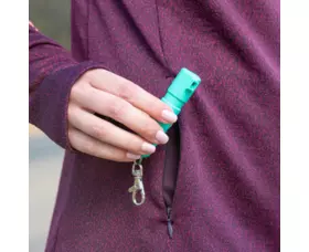 Obranný sprej SABRE Mighty Discreet, UV marker, spona na klíče, mátově zelený