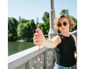 Obranný gel SABRE RED tyrkysový 0,54oz s odnímatelnou klíčenkou a píšťalkou