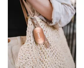 Osobní alarm SABRE RED Mini s LED světlem a karabinou 130dB, Rose Gold